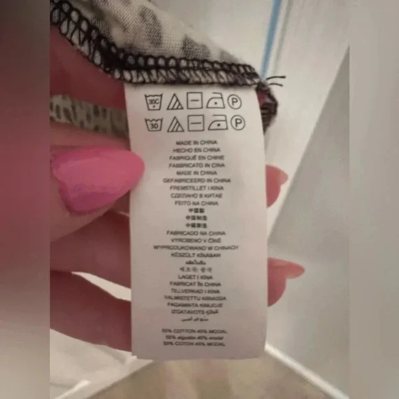 Michael Kors Women’s Dress Shirt. - Picture 3 of 5